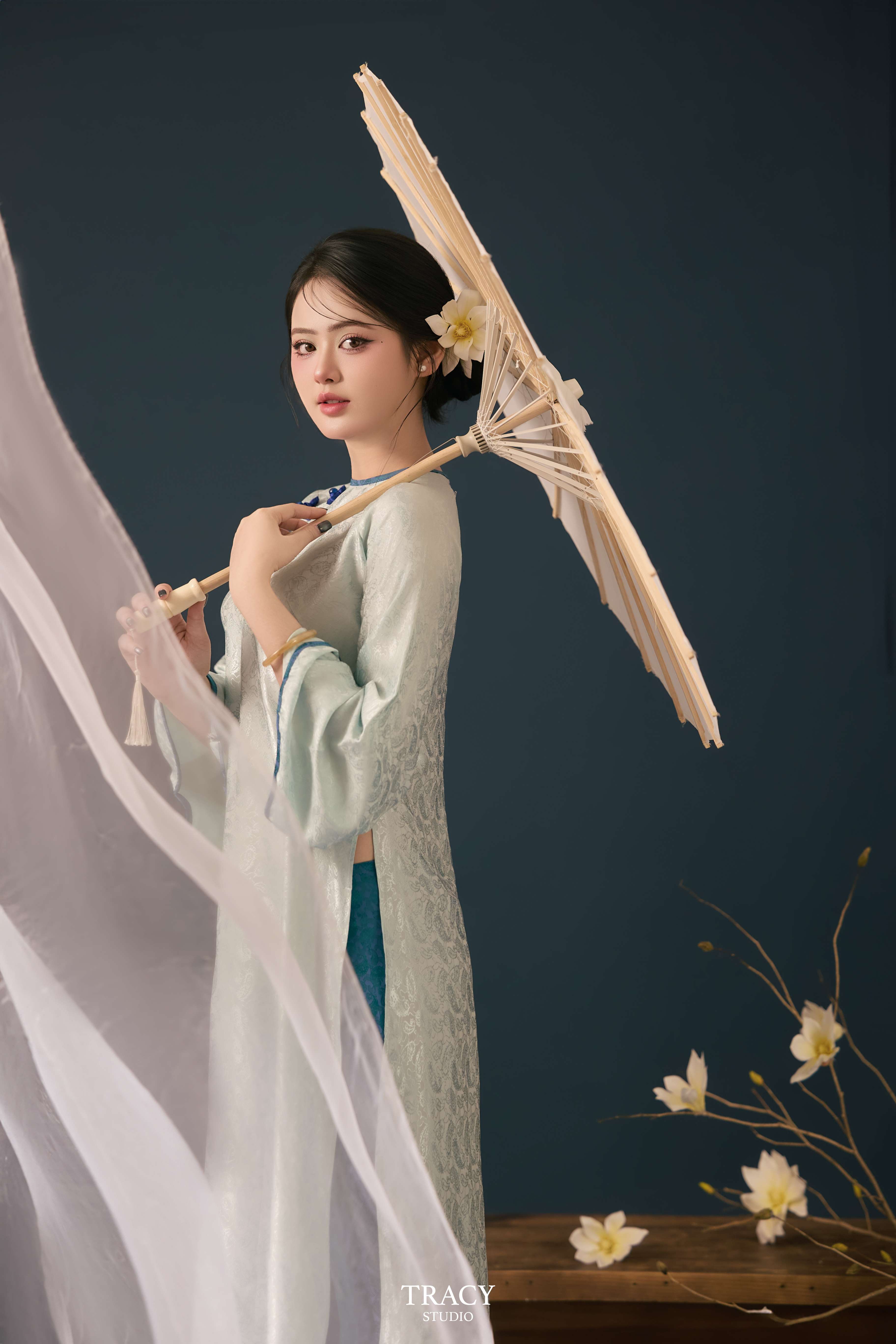 frontend/img/gallery/anh-tet-yem-ao-dai/tracy-studio-chup-concept-tet-moc-lan (1).jpg